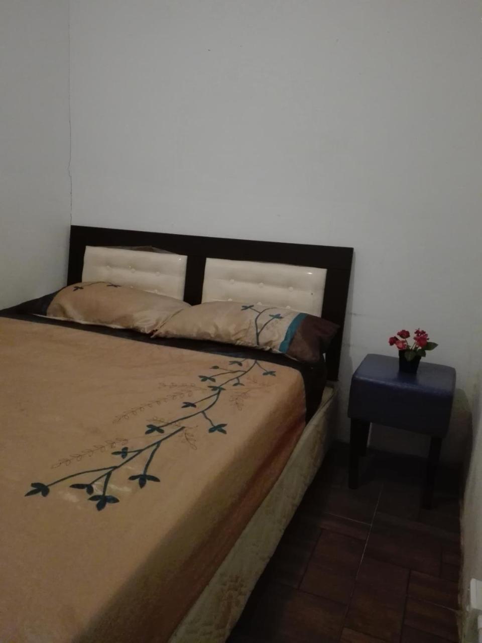 Tonight Hotel Hostel George Town Esterno foto