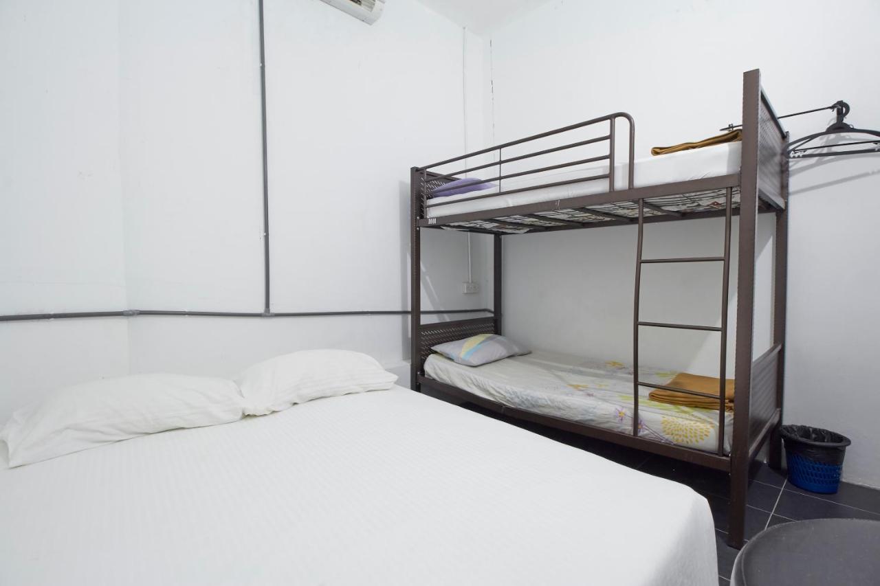 Tonight Hotel Hostel George Town Esterno foto