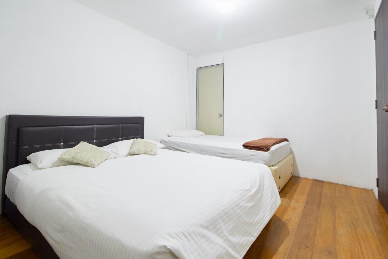 Tonight Hotel Hostel George Town Esterno foto